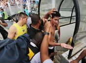 Por 'chuva de moeda', Santos perde mando e não encara o Corinthians na Vila