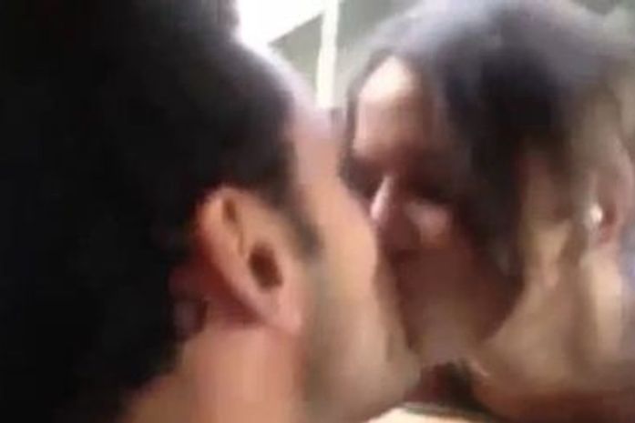 Fred xaveca moça e ganha beijo no trânsito do Rio