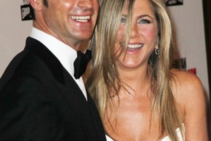 Jennifer Aniston e Justin Theroux podem se casar após o Oscar, diz revista