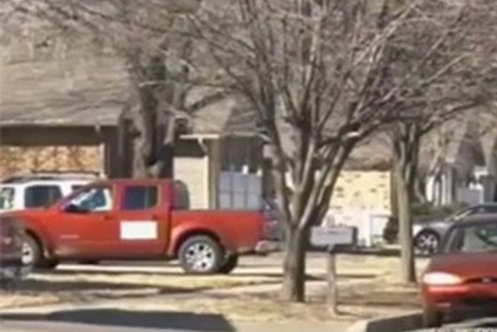 Irmãos 'explodem' casa por acidente ao comemorarem prêmio