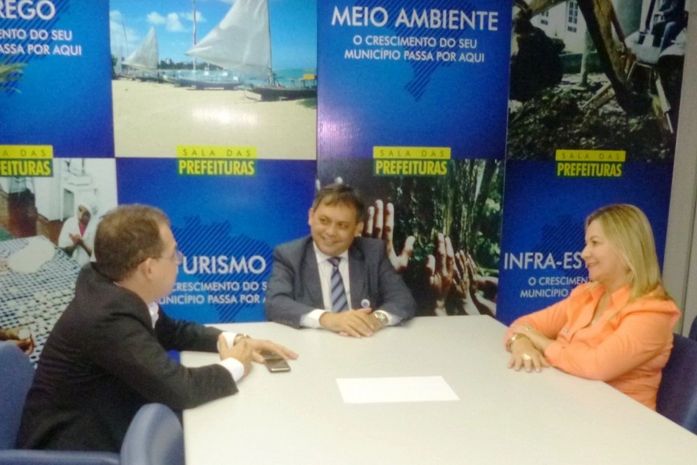 Prefeita de Major Izidoro solicita agência da Caixa Econômica para o município