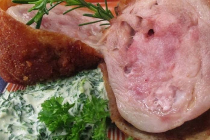 Coxinhas de frango com recheio de linguiça vão sumir da bandeja; anote