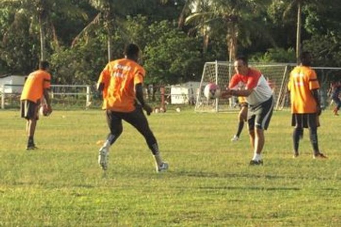 Ajustes de posicionamento marcam segundo dia de trabalho de Ademir Fonseca