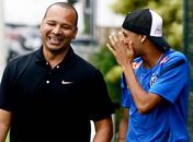Pai de Neymar confirma propostas da Europa e se diz feliz com interesse