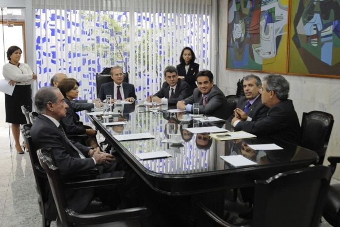 Renan e membros da Mesa Diretora tiveram uma reunião na terça-feira