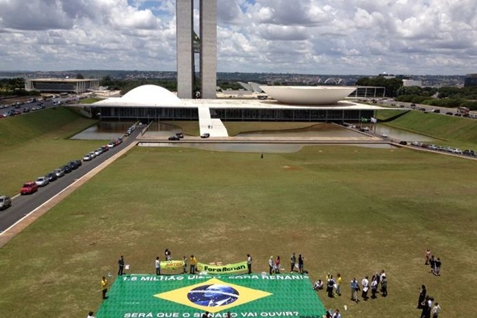 Parlamentares assinam carta para acelerar denúncia contra Renan