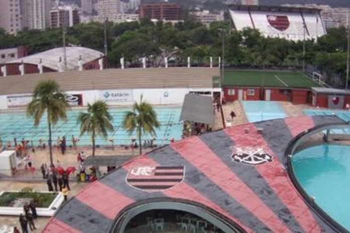 Gambá na caixa de luz deixa sede do Fla no escuro