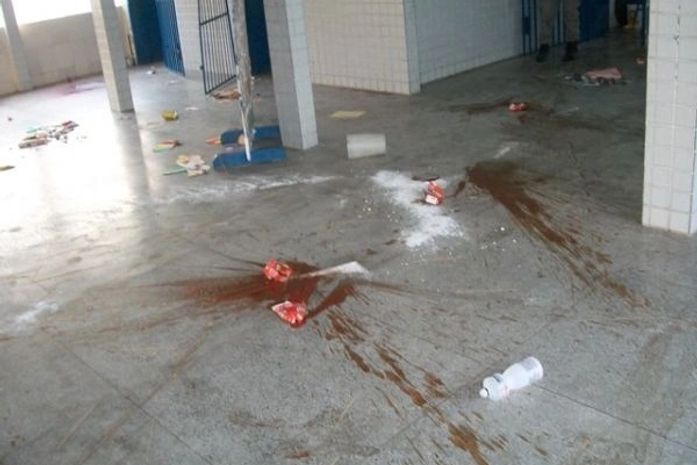 Vândalos invadem escola pública e destroem portas e merenda