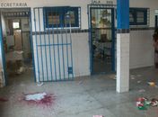 Vândalos invadem escola pública e destroem portas e merenda