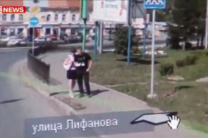 Russa larga noivo após flagrá-lo com outra pelo Google Maps