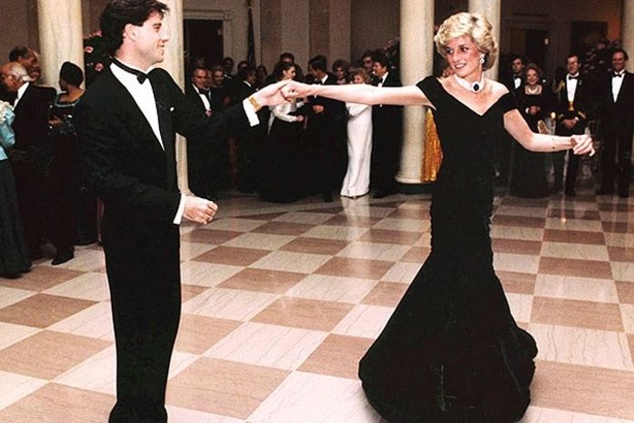 Dez Vestidos icônicos de Lady Di serão vendidos em leilão em março