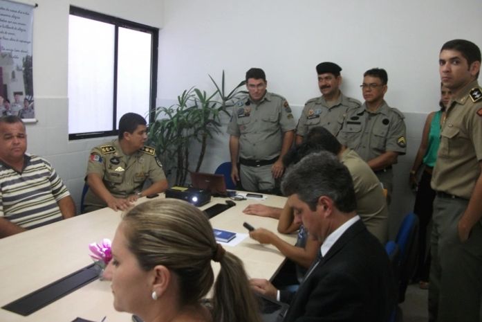Policiais e moradores acompanharam a visita da Conseg à base