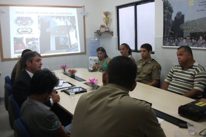 Policiais da base apresentaram as ações realizadas no Jacintinho