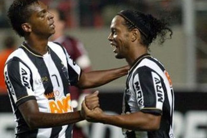 Ronaldinho aprova vídeo de Fred e elogia "boa cantada"