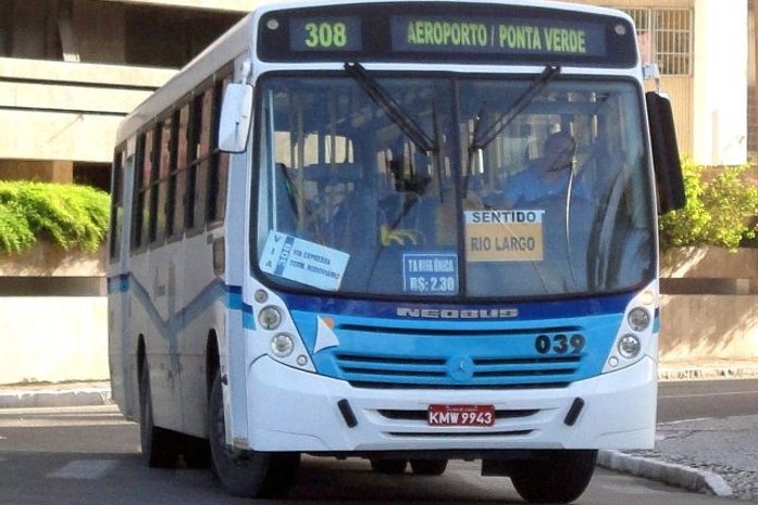 Adolescentes assaltam ônibus e fuga é frustrada com videomonitoramento