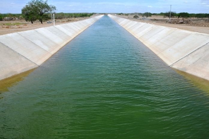 Canal do Sertão já tem 65 km de extensão concluído para levar água aos sertanejos