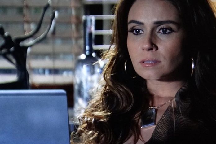 Uma pista! Helô recebe mensagem de Morena através de perfil fake em rede social
