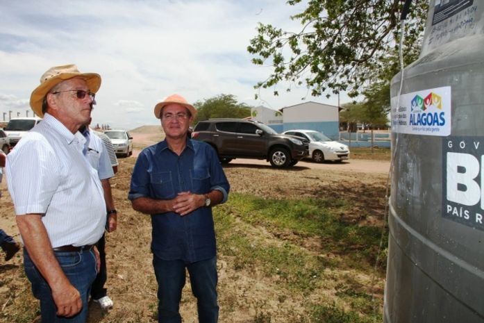 Renan e governador Teotonio Vilela na visita ao canteiro de obras do Canal do Sertão