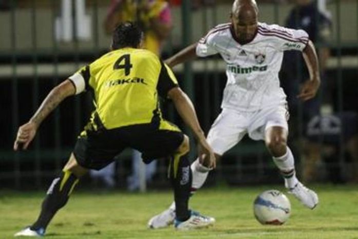 Lateral-direito do Fluminense se envolve em confusão em bar na Ilha do Governador