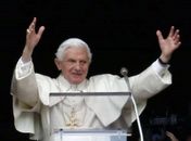 Na última missa Papa Bento XVI diz que continuará servindo à Igreja