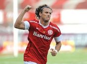 Internacional despacha reservas do Grêmio e avança às semis