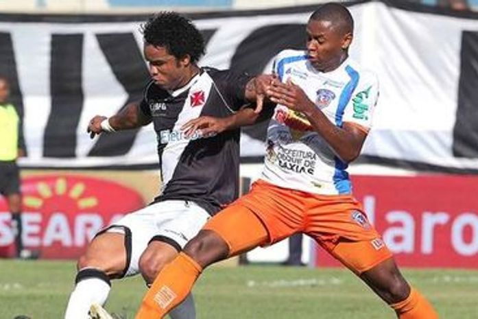 Com 2 de Bernardo, Vasco vira sobre Duque e vai às semis como líder