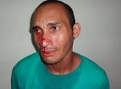 Homem espanca a família e depois se entrega na delegacia