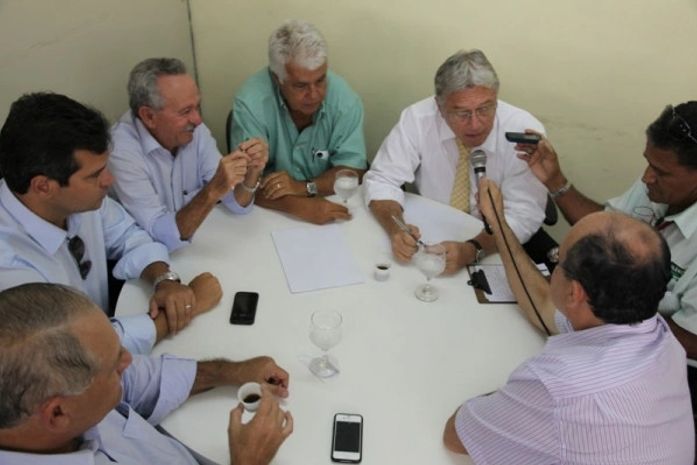Governador durante entrevista às rádios
