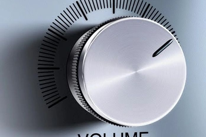 Por que música alta em bares aumenta o consumo de álcool?