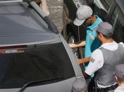 De rosto coberto, menor se entrega  por morte de adolescente boliviano