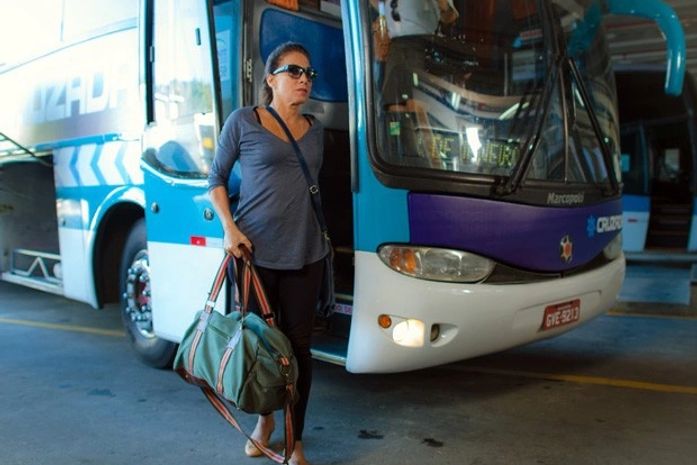 Acuada! Wanda fica com medo de ser eliminada pela máfia e resolve fugir