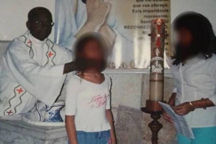 Padre é flagrado fazendo sexo na casa paroquial e será indiciado por estupro de menina de sete anos