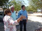 Prefeito e secretária de Educação visitam terreno onde será construída creche no Feitosa