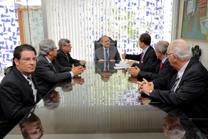 Renan recebe a visita de produtores de cana do Nordeste
