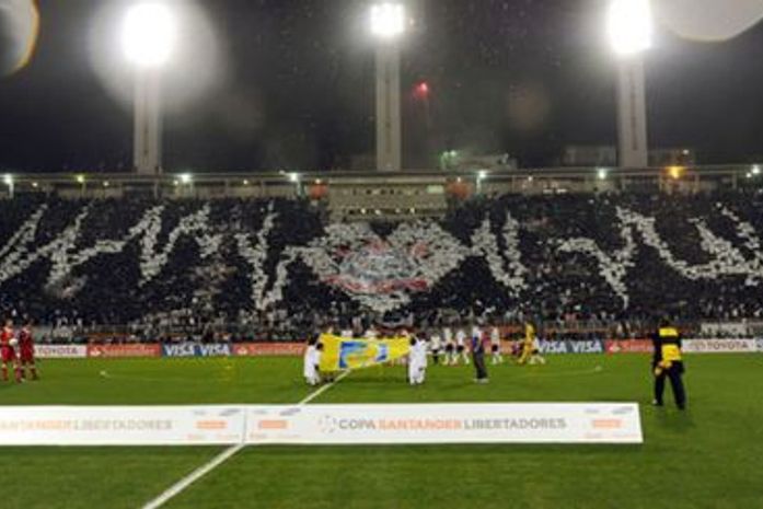 Torcedora recorre à Justiça comum para ver o Corinthians no Pacaembu