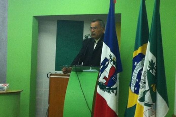 Vereador repudia Biu e Collor e diz: 'Arapiraca precisa de senador'