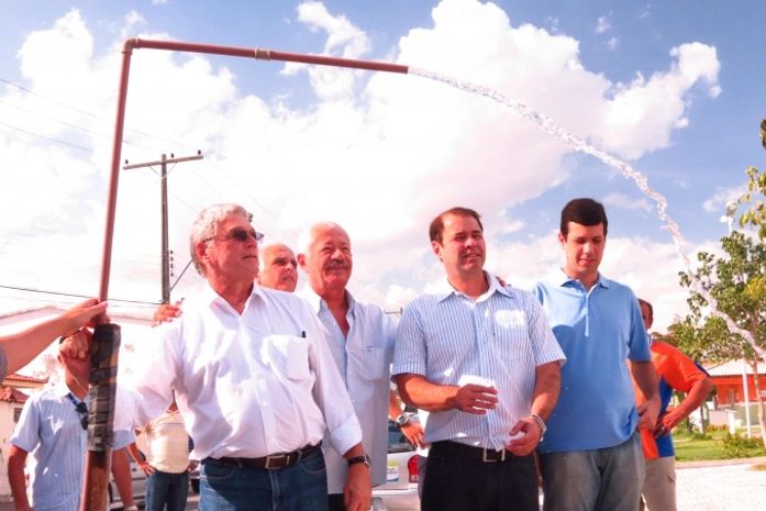 Seinfra vistoria testes em nova adutora no Sertão