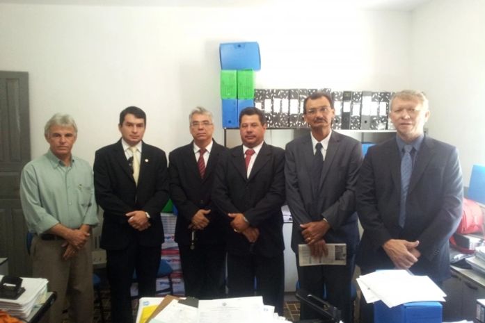 Presidente da Comissão de Direitos Humanos visita delegacia de Palmeira