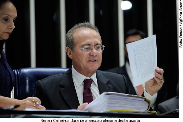 Renan durante a sessão plenária do Senado nesta quarta