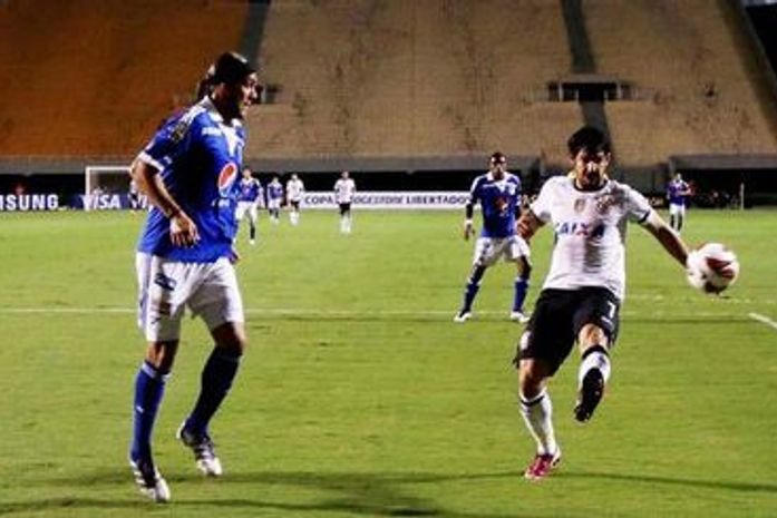 De portões fechados, Corinthians domina jogo e vence Millonarios