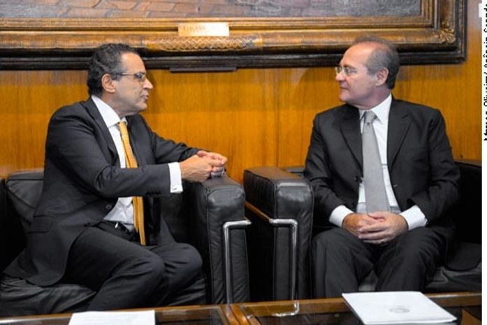 Renan (direita) se reuniu com o presidente da Câmara, Henrique Alves