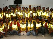 Prefeitura entrega coletes refletivos a Moto-taxistas