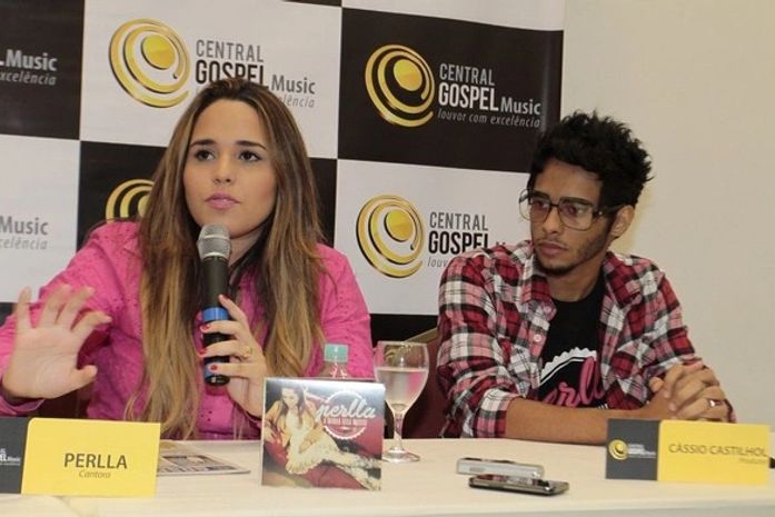 Perlla lança CD gospel e revela: 'Deus mudou tudo, até a minha voz'