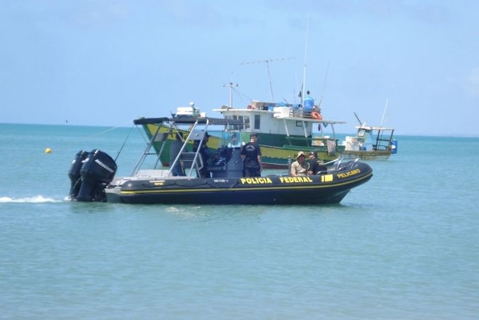 Policiais federais realizam patrulhamento no litoral de Alagoas