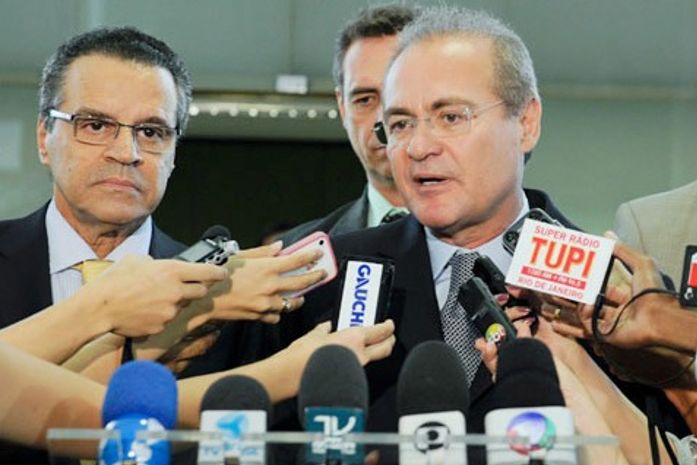 Renan (D) anuncia medidas junto ao presidente da Câmara, Henrique Alves