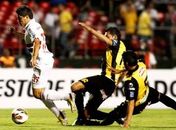 São Paulo sofre, mas vira sobre The Strongest e vence 1ª na Libertadores