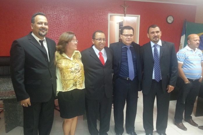 Vereadores: Hugo Ribeiro, Rosangela Costa, Zezinho da Mata Verde, Ubiratan Nunes e Devanio. (Grupo dos cinco).