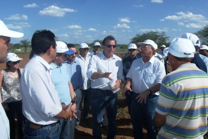 Família recebe primeira unidade do PAIS as margens do Canal do Sertão