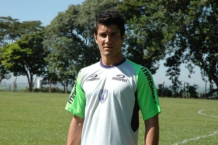 CRB anuncia zagueiro e garante chegada de mais três reforços