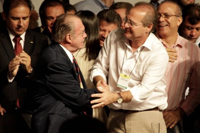 Renan Cumprimenta Sarney em Convenção do PMDB